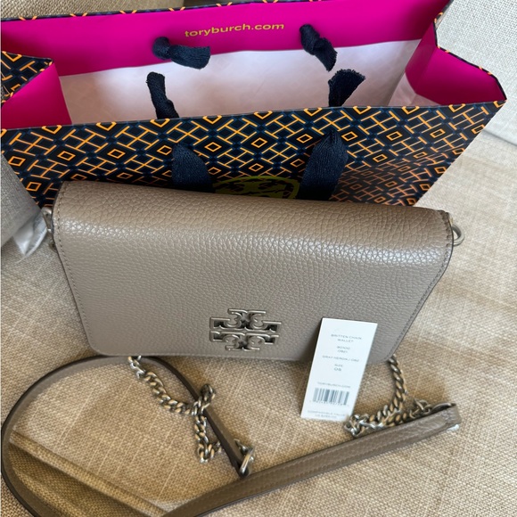 TORY BURCH BRITTEN CHAIN WALLET CROSSBODY NWT SOLD - Picture 3 of 16